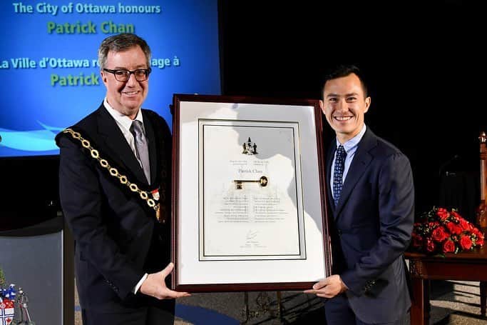 パトリック・チャンのインスタグラム：「What an honor to receive the key to the city of Ottawa. Thank you to his Worship Jim Watson for this incredible day @jimwatsonottawa 📸:@cityofottawa」