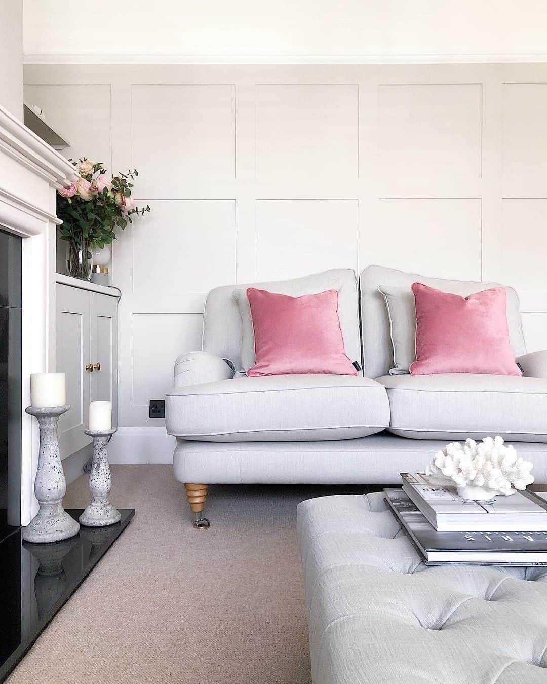 ローラアシュレイのインスタグラム：「Monday evenings were made for snuggling up of the sofa! How gorgeous does our Lynden 2 Seater look in @stripesandsage's home 😍 Don't miss out on our amazing spring sale prices, but be quick, offers extended until tomorrow!」