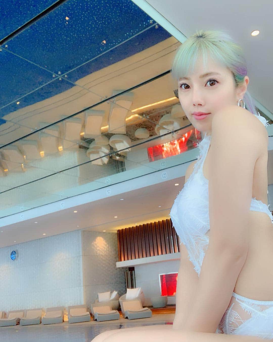 住谷杏奈さんのインスタグラム写真 - (住谷杏奈Instagram)「毎日プール🏊💭💕 ･ ･ ･ @berrry.closetofficial  #travel#trip#hongkong#香港 #TheRitzCarlton#theritzcarltonhongkong  #poolside#swimwear#beachwear#bikini#👙 #onepieceswimsuit#selfie#me#pool」4月30日 4時47分 - annasumitani