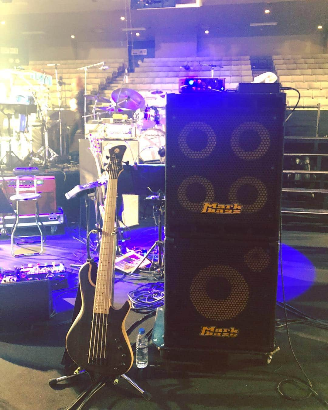 森田悠介さんのインスタグラム写真 - (森田悠介Instagram)「Special thanks for @markbassamps 🎵 Standard 104HF & 151HR🔈 and "bigbang" This combination makes it possible to make punchy and clear low end. #MISIA #平成武道館 #OpeningAct #LittleBlackDress #LBD #Bass #Bassplayer #Bassist #MusicDirector #Adamovic #Markbass #VintageFace #LimetoneAudio #Westone #ORB #sirtone #Musicianslife #music #pops #Jpop #Arranger #soundproducer #武道館 #平成 #令和 #ベース #ベーシスト #アンプ #機材」4月30日 4時56分 - yusukemorita_bass