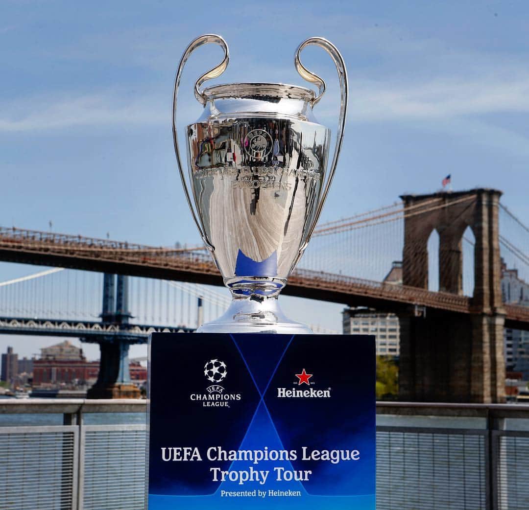 UEFAチャンピオンズリーグさんのインスタグラム写真 - (UEFAチャンピオンズリーグInstagram)「🏆😍 Name the landmark!  #UCLtrophytour #Unmissable」4月30日 5時06分 - championsleague