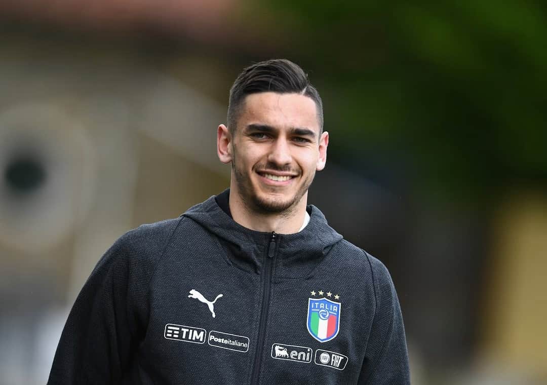 アレックス・メレットのインスタグラム：「😁🇮🇹⚽️ @azzurri」