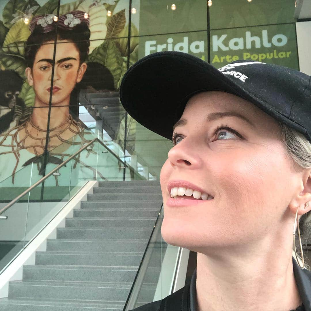 エリザベス・バンクスさんのインスタグラム写真 - (エリザベス・バンクスInstagram)「#art is cool」4月30日 5時17分 - elizabethbanks