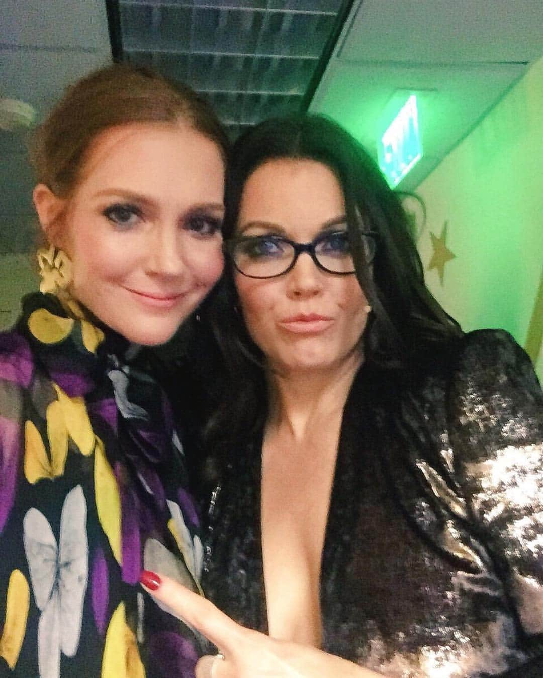 ベラミー・ヤングさんのインスタグラム写真 - (ベラミー・ヤングInstagram)「This sexy bunny right here!! It's her BIRTHDAY! Help me pile heaps & heaps of love on our amazing @darbysofficial on her special day. I love you with all my heart, Darbs. Miss you!! Hope today is treating you like a QUEEN! 👑🎂🔥🥂❤️🎉」4月30日 5時50分 - bellamyyoung