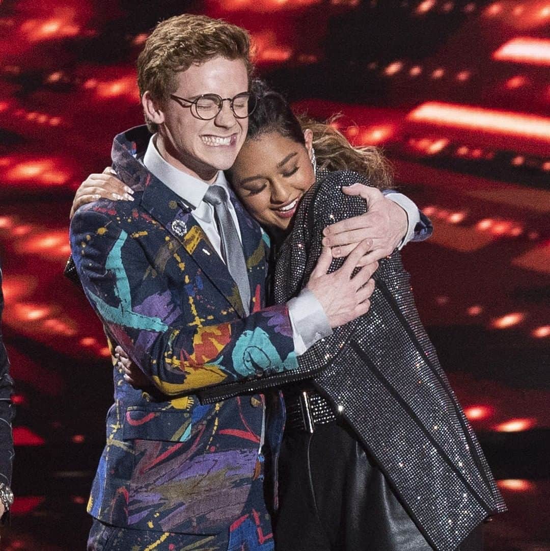 American Idolさんのインスタグラム写真 - (American IdolInstagram)「❤❤❤ for @walkerburroughs and @alyssaraghu. We can't wait to see what the future holds for them!」4月30日 5時58分 - americanidol