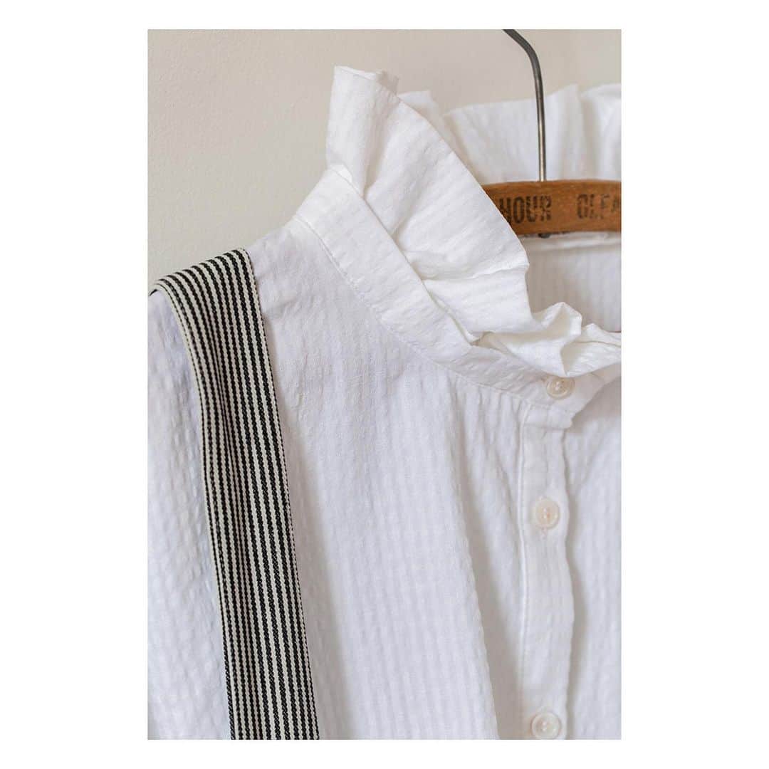 キャベジズ&ローゼズのインスタグラム：「Frilly Perfection ❤ A beautifully textured seersucker lends a wonderful surface that makes our frills stand to attention #newarrivals💗💕 #shopnewarrivals #slowfashionstyle #whiteseersucker #frillneck #frills #candystripe #whitestripes #cabbagesandroses #cabbagesandrosesfashion @christina_strutt @cabbagesandroses_shop 👆Link In Bio👆」