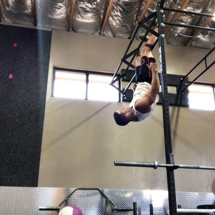 ジェイコブ・ダルトンのインスタグラム：「Getting creative with circuit training lately! 😎  Who’s got some creative exercises done lately?!! Comment below! 🤘🏼」