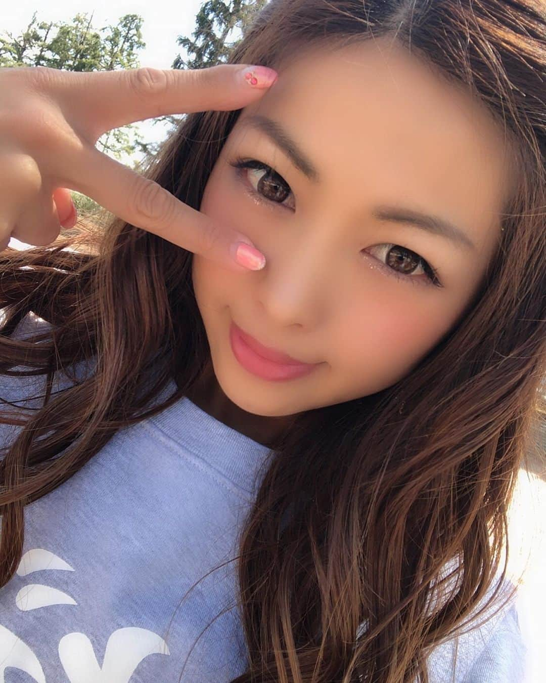 あおい夏海さんのインスタグラム写真 - (あおい夏海Instagram)「おはようございます🍒 平成最後のネイルはチェリーネイルでした🍒 令和最初のネイルは何ネイルにしようかな😆🎵 2枚目どだなだずトレーナー🍒🍒 Tシャツに続きトレーナーも持ってます❤️ めちゃイカす👍🏿👍🏿👍🏿 . #おはよう #ネイル #チェリーネイル #トレーナー #あおい夏海 #山形 #山形弁 #山形市 #山形出身 #ビジョビ #どだなだず #ゴルフ女子 #スポーツ女子」4月30日 6時35分 - natsumi.aoi