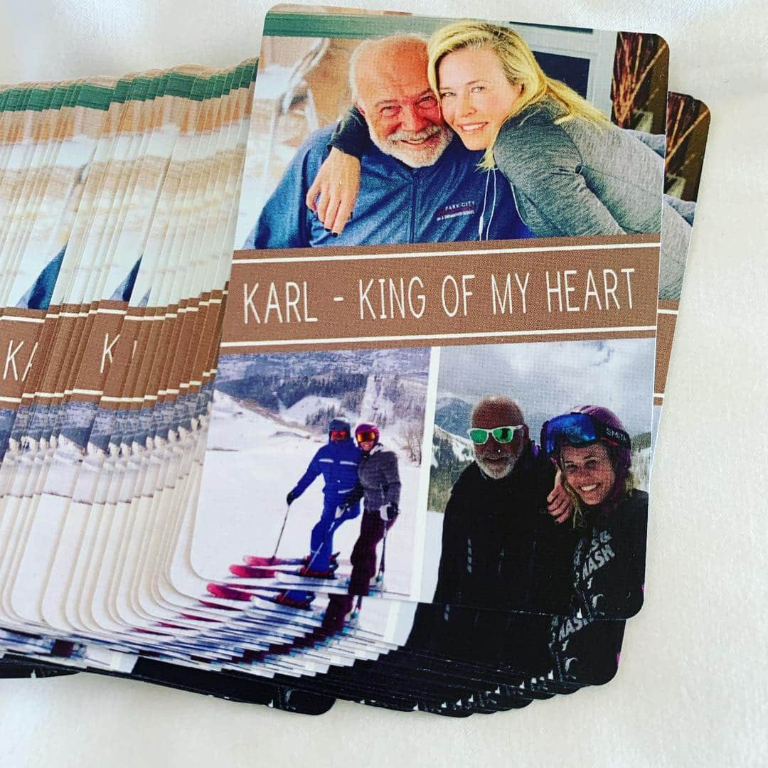 チェルシー・ハンドラーさんのインスタグラム写真 - (チェルシー・ハンドラーInstagram)「Look how awesome my fans are. I can’t wait to play gin rummy in my retirement home with Karl and his wife, Pat. Thank you, Chicago! #lifewillbethedeathofme」4月30日 6時31分 - chelseahandler