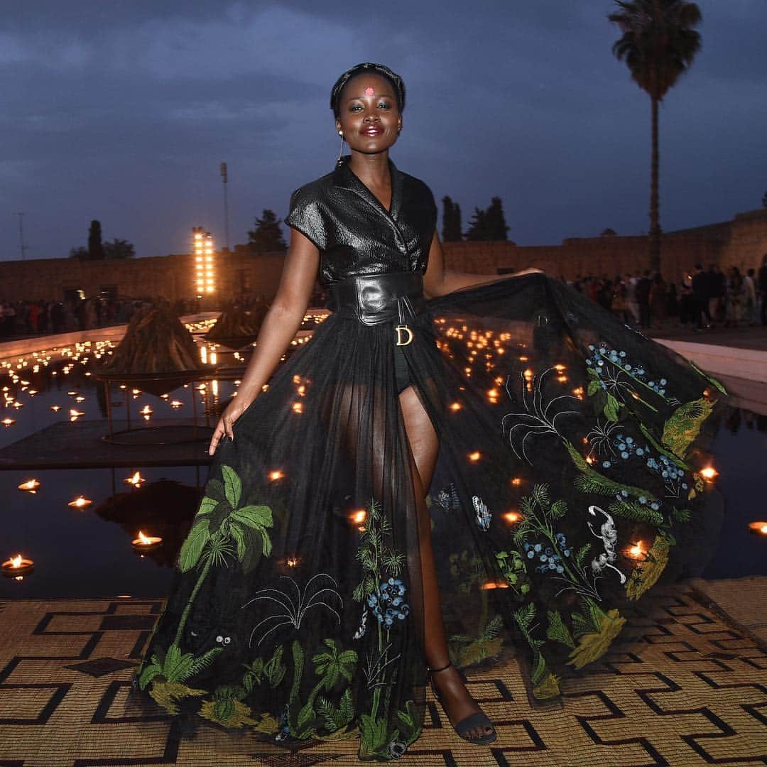 Harper's BAZAARさんのインスタグラム写真 - (Harper's BAZAARInstagram)「#LupitaNyongo works her #Dior gown before the show tonight in Marrakech.」4月30日 6時36分 - harpersbazaarus