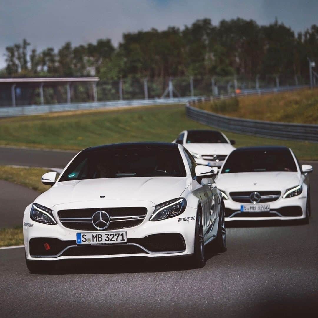 メルセデス・ベンツさんのインスタグラム写真 - (メルセデス・ベンツInstagram)「Want take this beauty for a spin around the track? Our colleagues from the Mercedes-Benz Driving Events will hook you up! 🏁 [Mercedes-AMG C 63 S Coupé | Kraftstoffverbrauch kombiniert: 10,1 l/100 km | CO₂-Emissionen kombiniert: 230 g/km |mb4.me/RechtlicherHinweis]  #MercedesBenz #MercedesAMG #cclass #coupe #mbdrivingevents #benzlife #carsofinstagram #performance #thebestornothing #amglover #amgfamily #trackday #circuit」4月30日 6時55分 - mercedesbenz