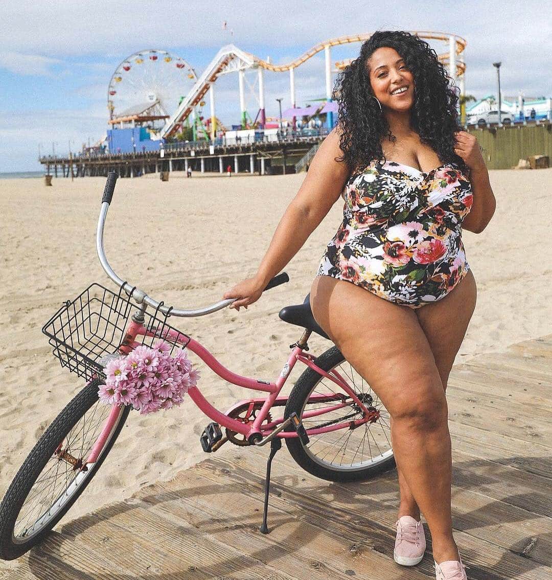 Target Styleのインスタグラム：「"If you had told teenage Alex that she would one day feel confident riding around Santa Monica in a swimsuit, she wouldn’t have believed you! But this new @Target suit is so cute and I just couldn’t wait to show it off!" 📷: @missalexlarosa」