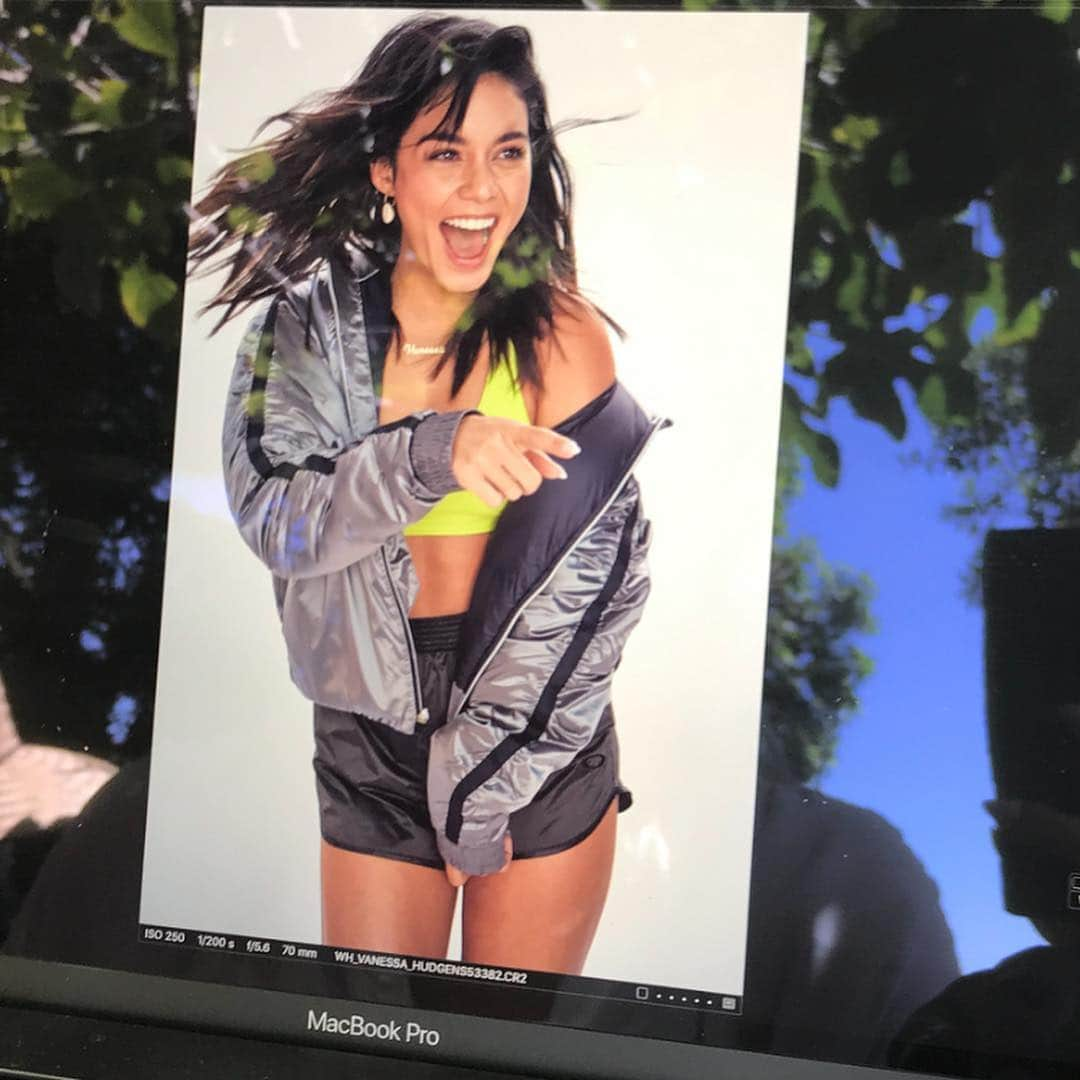 ヴァネッサ・ハジェンズさんのインスタグラム写真 - (ヴァネッサ・ハジェンズInstagram)「Just found these outtakes and realizing with summer coming it’s time to start working out again so I can have this body back lol」4月30日 6時58分 - vanessahudgens