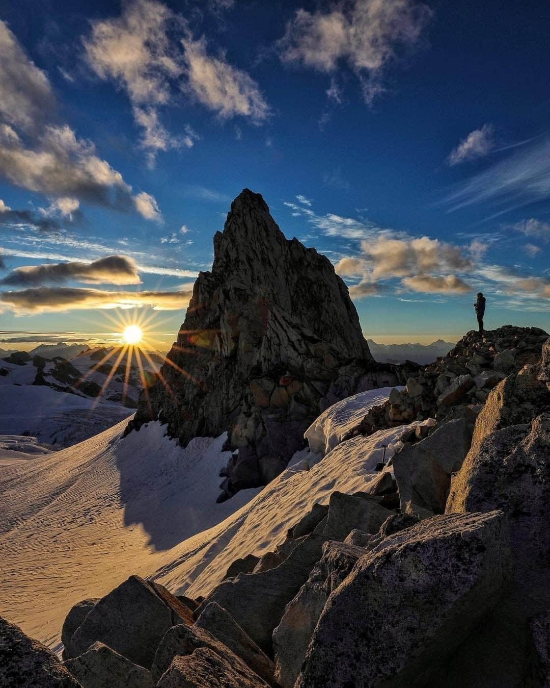 National Geographic Travelさんのインスタグラム写真 - (National Geographic TravelInstagram)「Photo by @jimmychin | I’ve never regretted seeing a sunrise...or shooting one, for that matter. @kinleyaitken enjoying a breakfast of sun rays and coffee. Waddington Range, British Columbia. For more mountain adventures around the world, follow @jimmychin.」4月30日 7時06分 - natgeotravel