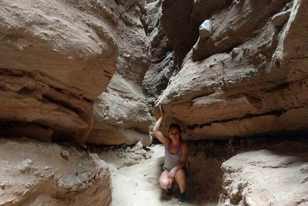 コートニー・ヒックスさんのインスタグラム写真 - (コートニー・ヒックスInstagram)「Let's just say that the Painted Canyon  and Ladder Canyon are aptly named. Swipe to see both. #somanycolors #greenrocks #pinkrocks #stripedmountains #ladders #somanyladders」4月30日 7時21分 - courtneynhicks