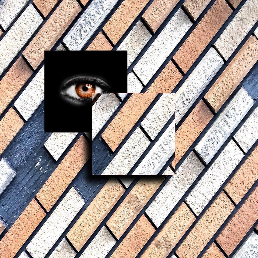 Yasuhito Shigakiのインスタグラム：「. . There are eyes on the wall . . . . Tokyo, Japan」