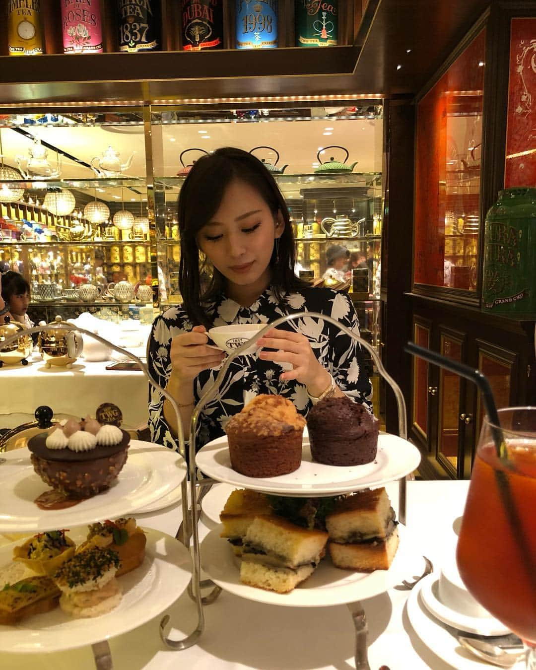 木下春奈さんのインスタグラム写真 - (木下春奈Instagram)「・ 平成最後の日は優雅にafternoon teaした☕︎💕 gw効果凄いですね。シンガポールには日本人の方がたくさん😂 #singapore#🇸🇬#afternoontea#twg」4月30日 18時27分 - haruna_kinoshita