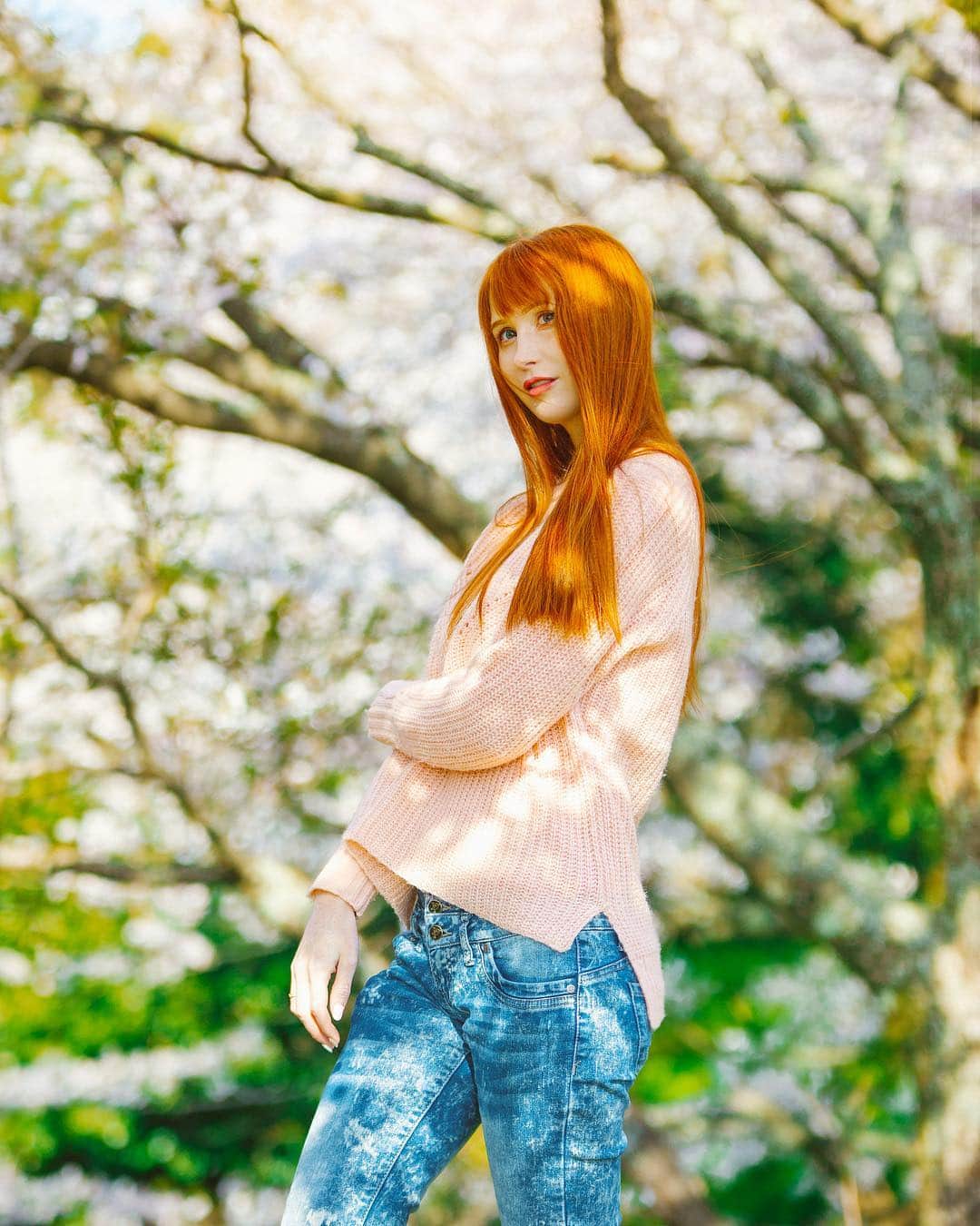 Rachel & Junのインスタグラム：「Another year, another sakura shoot with the insanely talented @sarahbowmanphotography! She somehow always manages to find the perfect shots and her camera makes you look so good! I can’t thank you enough for coming all the way down to Fukuoka and taking these photos, Sarah!! 🌸 #sakura」