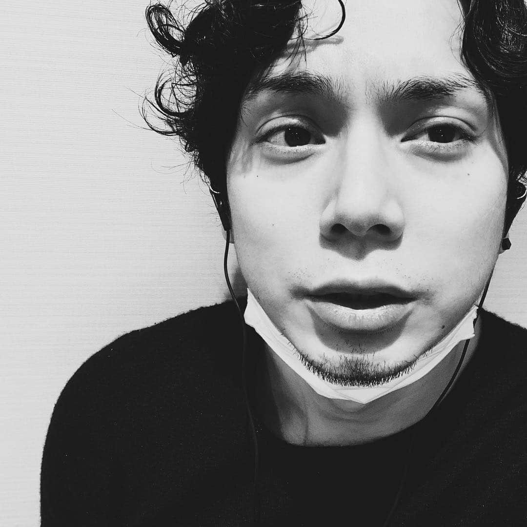 水嶋ヒロさんのインスタグラム写真 - (水嶋ヒロInstagram)「Hay fever 🤧 #花粉症 #blog」4月30日 17時07分 - hiro_mizushima_official