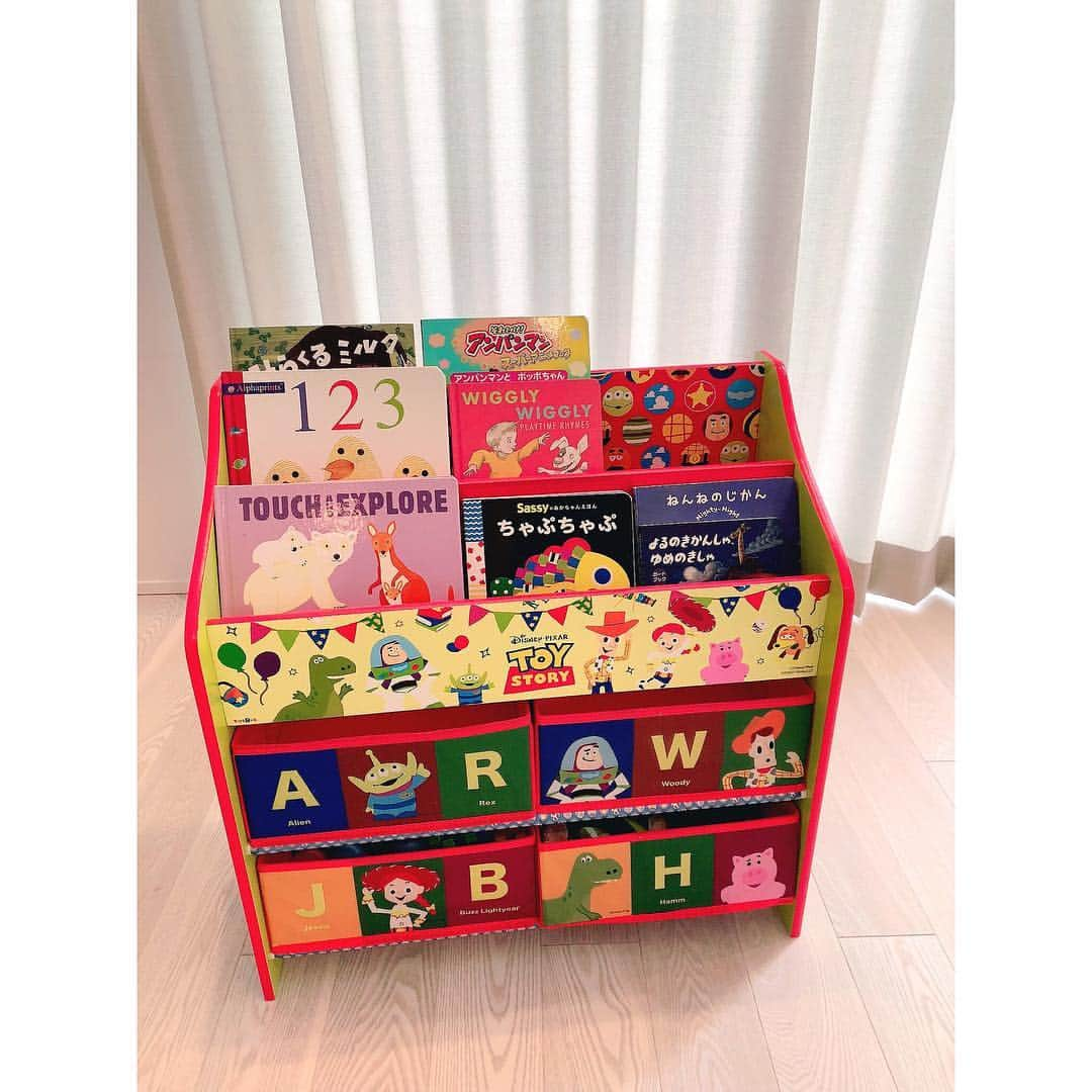 川崎希さんのインスタグラム写真 - (川崎希Instagram)「絵本用の本棚が出来たよ〜🦖💓💓💓 #bookshelf  #toystory」4月30日 17時10分 - kawasakinozomi