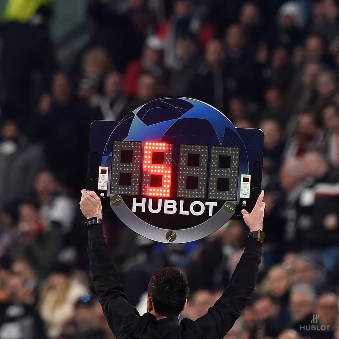 のインスタグラム：「#UEFA #ChampionsLeague semi-final tonight! Which team are you backing? ⚽️ #HublotLovesFootball」