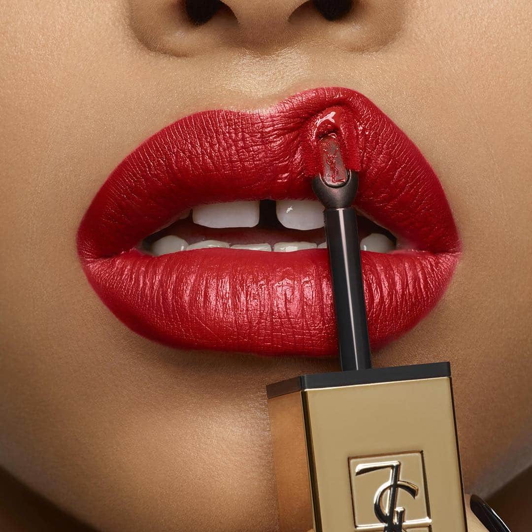 Yves Saint Laurent Beautyさんのインスタグラム写真 - (Yves Saint Laurent BeautyInstagram)「Seductive red lips are a must. Find the perfect red for you. TATOUAGE COUTURE in N°32 FEEL ME THRILLING #yslbeauty #endangermered #boldlips」4月30日 17時30分 - yslbeauty