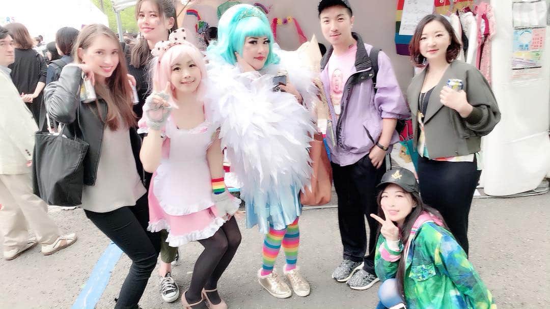 ジュン中山のインスタグラム：「#tokyorainbowpride #ehonsakkatomomi @tomomi_sakakura #平成最後の日 #アベマtv @danisomura 出演祝㊗️ #ひろゆき大好き #hiroyukinishimura #西村ひろゆき」