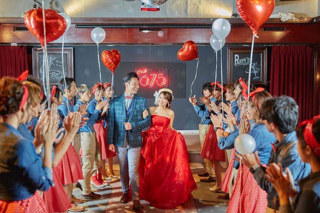 hacocoro weddingさんのインスタグラム写真 - (hacocoro weddingInstagram)「パーティスペースで結婚式をしませんか？  パーティスペース・ウェディングは 「もっと自由に！もっと楽しく！」をコンセプトに、 低コストで実現できるhacocoroならではの ウェディングパーティです。  会費はおひとり様¥10,000から。 しかも、ドレスの他「5つのオプション」を選べます。  やりたいことができない。 持ち込みたいのにお金がかかる。 ウェディングケーキやご祝儀は、あって当たり前…  そんな「常識」を忘れて、 本当のあなたの想いを叶えて、 最高の「楽しい！」を実現しましょう。」4月30日 17時27分 - hacocoro_wedding