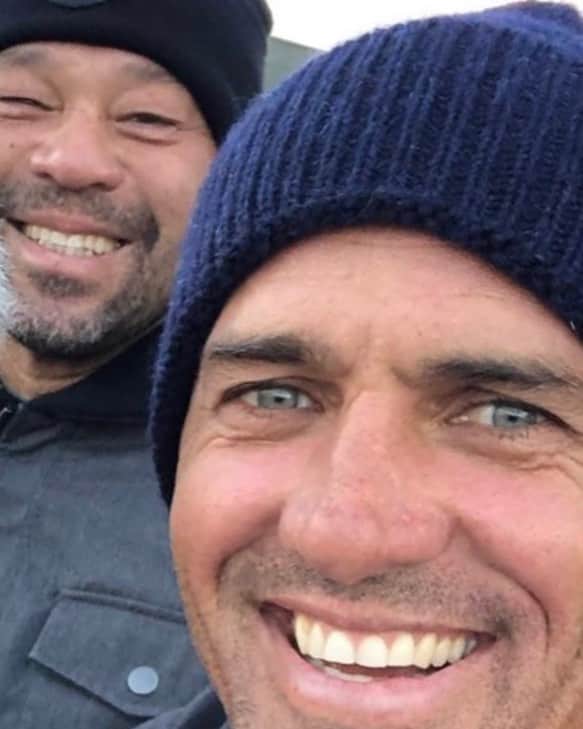 ケリー・スレーターのインスタグラム：「Sunny...I love you, brother. I just can’t even fathom you not here. We’ve got so much more living to do before we are done. There’s been hard times but there have been so many good ones, too. Just praying you wake up and we get more of you. (Sorry for my big head...it’s the last photo Sunny and I took together a couple months ago). 🙏🏽 #MyOtherBrother」