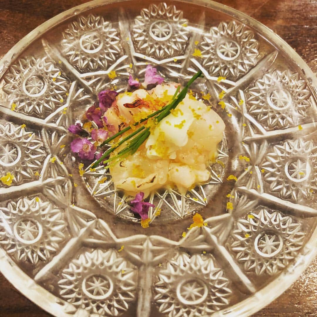 ひうらさとるのインスタグラム：「そして観劇のあと予約してもらってた「虎峰」にダッシュ！小さなお皿に次々出てくる中華でどれもめちゃくちゃ美味しかった…。10枚写真載せてもこれまだ中盤w #虎峰」