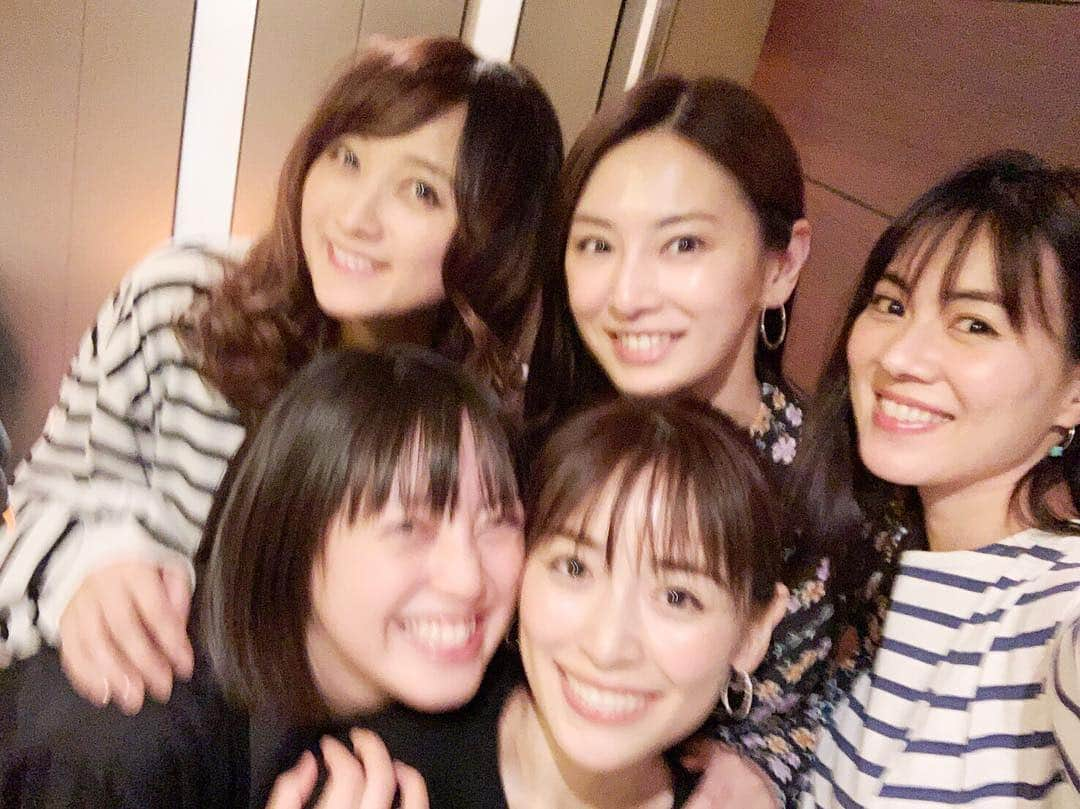 沢井美優さんのインスタグラム写真 - (沢井美優Instagram)「出逢ってくれて、ありがとう。 大好きだよ。  #昭和 #平成 #令和  #出逢い #人生の半分 #平成の半分 #これからも #末永く #よろしくお願いします #笑ってばかり #ぶれぶれ #仲間 #かけがえのない存在 #この五人で良かった #戦士  #感謝  #大好き #愛してる  #小松彩夏 #北川景子 #安座間美優 #泉里香 #敬称略  #沢井美優」4月30日 17時46分 - sawai_miyuu