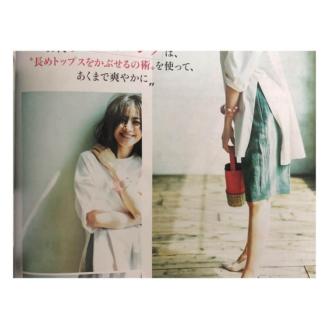 高垣麗子さんのインスタグラム写真 - (高垣麗子Instagram)「・ STORY 6月号 本日発売されました◯ 自分のカラダをもっと！ ほめてあげる服 見せてアゲる服 今月号もお楽しみいただけたら 嬉しいです。 宜しくお願いします𓂃 ・ ・ #storymag」4月30日 17時42分 - reikotakagaki