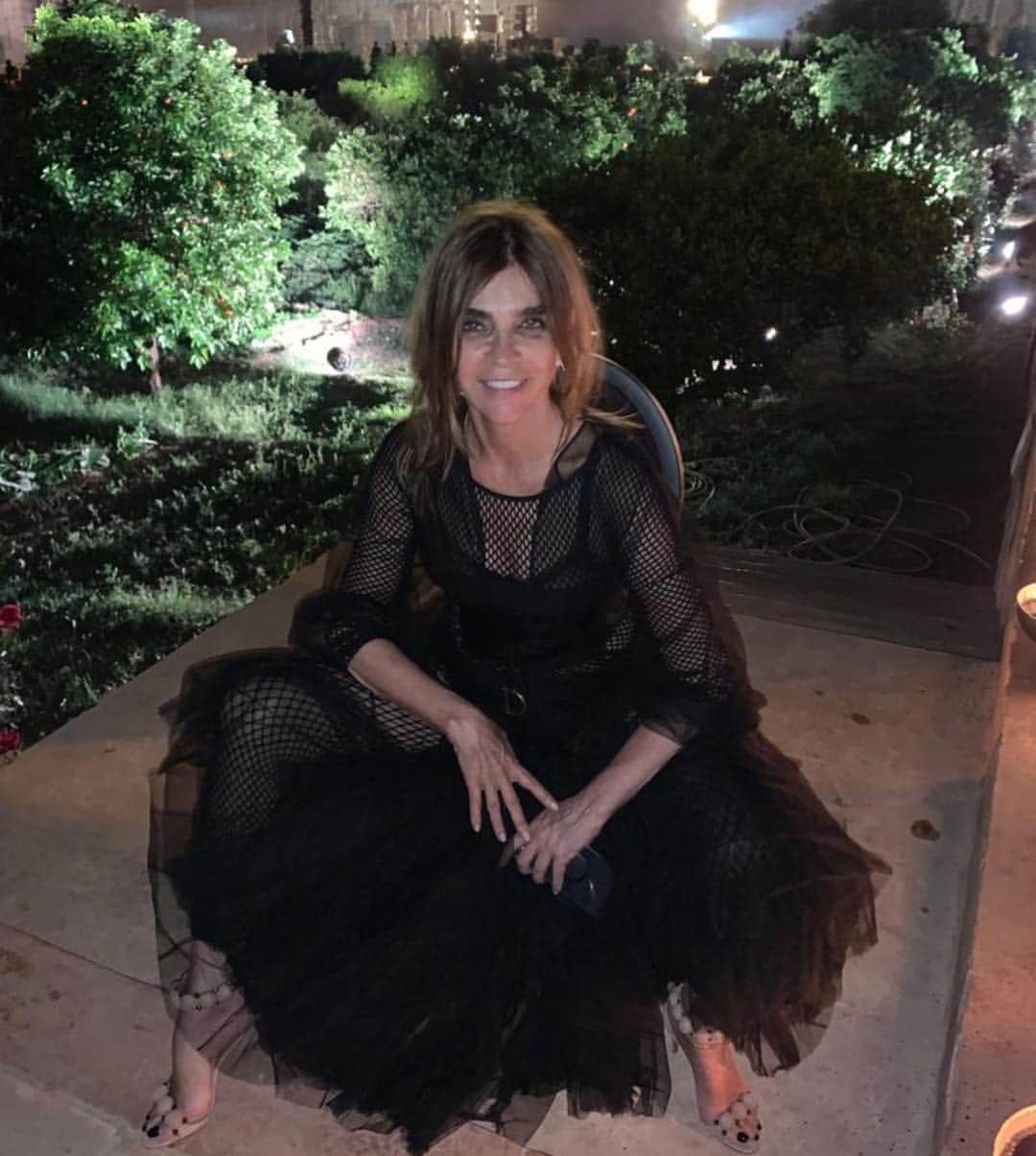 カリーヌ・ロワトフェルドのインスタグラム：「Thank you @Dior #diorcruiseshow @mariagraziachiuri #PietroBeccari forthis amazing show, this discovery of traditional African culture! “We live in a Common Ground” #palaiselbadi #marrakech 📸 @galopine」
