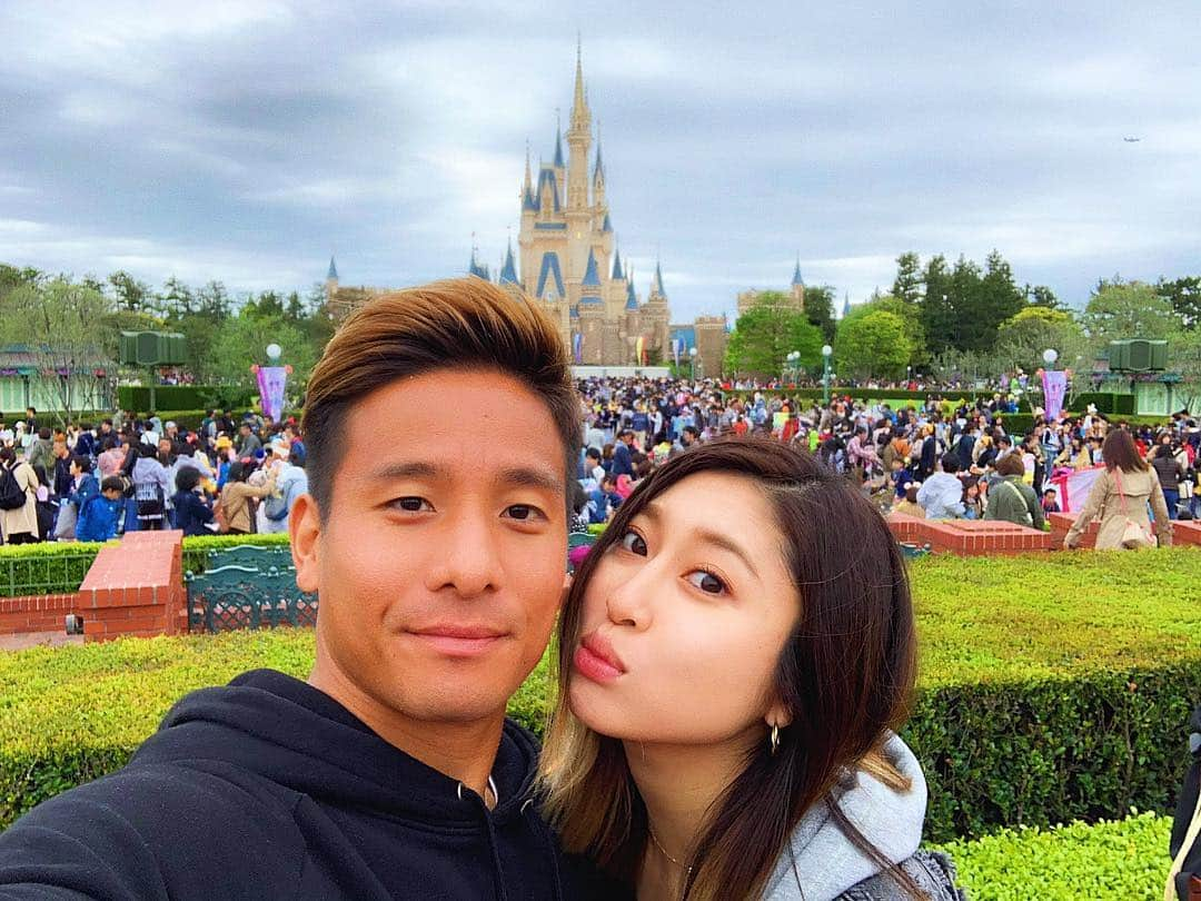 七菜香さんのインスタグラム写真 - (七菜香Instagram)「平成最後のTDL🐭💕 二人で来るのは最後になったTDL. 次はパパとママになってから ベビさん連れて2人きりとはまた違うディズニーを楽しもうね✨ ありがとう平成👏🏻 ・ ・ ・ ・ ・ ・ #tdl #disneyland #date #fun #dayoff #marriedcouple #love #pregnant #pregnantlife #instamood #instagood #平成最後の日 #2人で最後のTDL #色々最後をつけたくなる #👫 #妊娠9ヶ月 #32w #マタニティライフ #🤰」4月30日 17時54分 - nanaka0118