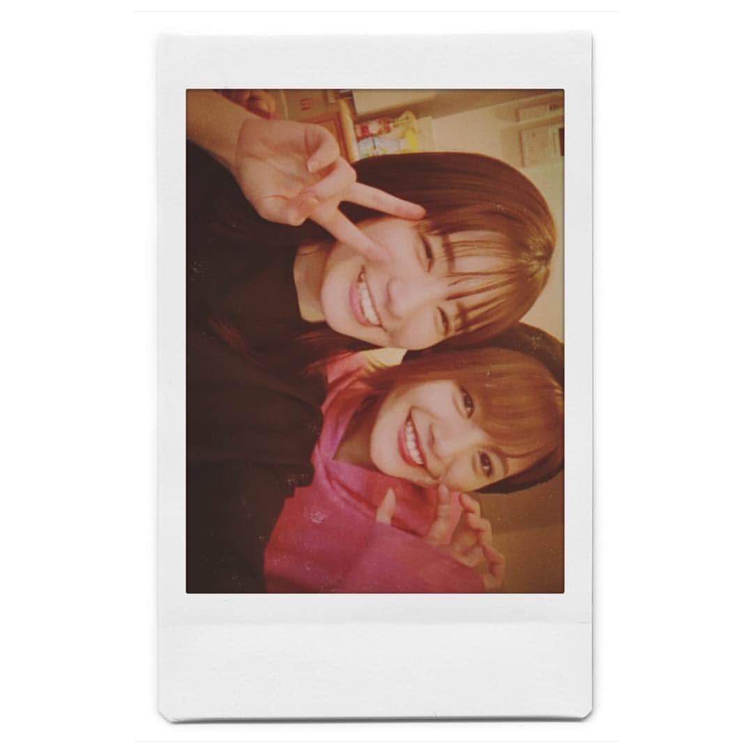 美沙玲奈のインスタグラム：「平成っぽくチェキ撮りました✨ 特別な日に特別なかえぴょん🐰 時代が変わっても、 いつも通りに笑顔で過ごそうね☻」