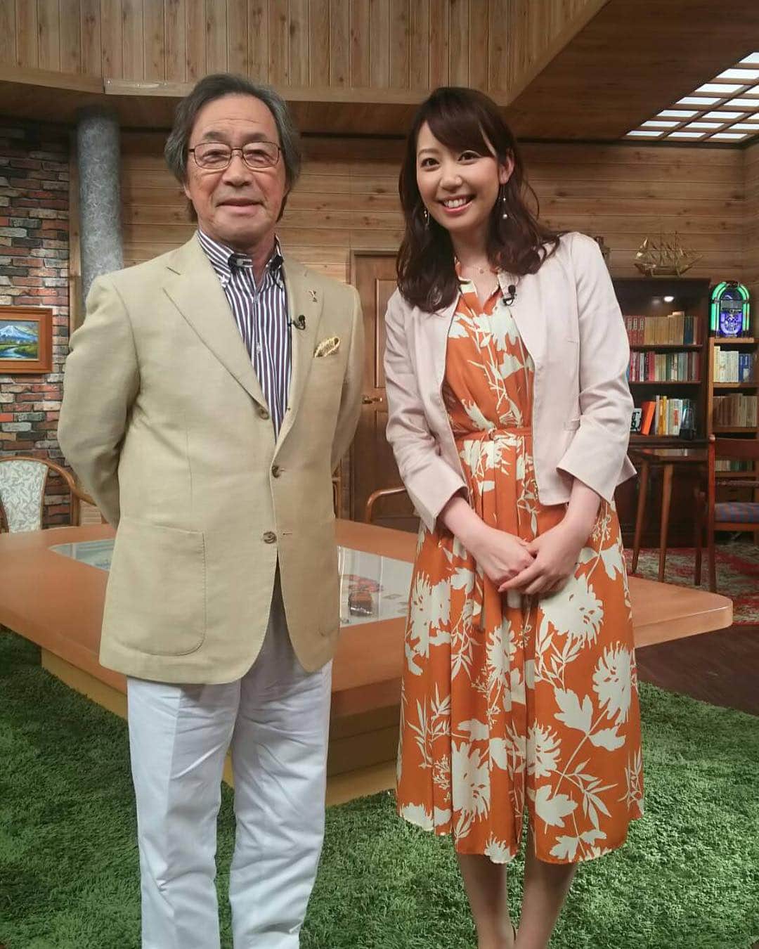 須黒清華のインスタグラム：「平成最後の今日は、 「武田鉄矢の昭和は輝いていた」 の収録でした‼︎ 平成最後の日に、昭和を語りました〜🍀 . いよいよ明日から時代が変わりますね。 いつも私たちを見守り、祈りを捧げてくださった天皇皇后両陛下に、心から感謝しています。 . 令和の時代も精一杯生きて、良い時代にしていきたいですね✨ #昭和は輝いていた #武田鉄矢 さん #毎週金曜日 夜8時から放送中  #平成最後の日 #令和」