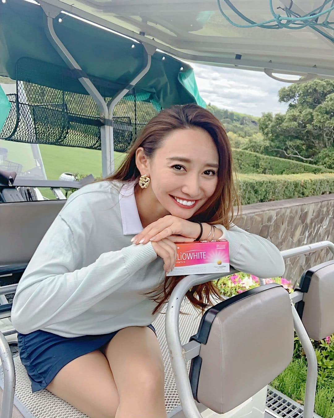 李 雨瀟さんのインスタグラム写真 - (李 雨瀟Instagram)「平成最後のゴルフ⛳️ . 昨日はお天気も良くゴルフ日和な1日でした✌️✨ 103とまたまた悔しい結果だったけど 楽しかったから良しとする😆!! . これからの季節、日焼けも気になるからこれ飲み始めたよ♩打つことに集中しちゃうから塗り直すのすぐ忘れちゃう🤣🙄 . . #yuxiao_golf #golf #golfgirl #golflover #平成最後の日 #平成最後のゴルフ #ゴルフ #ゴルフ女子 #ゴルフ好き  #PR  #ヘリオホワイト #美活 #紫外線対策 #ロート製薬」4月30日 18時06分 - yuisho_ri