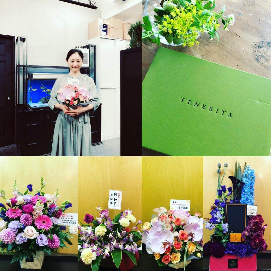 常盤貴子さんのインスタグラム写真 - (常盤貴子Instagram)「たくさんのお祝いメッセージ、綺麗なお花、プレゼント、ありがとうございました！！ なんだかね、もう、あれなんですが、でも、やっぱり嬉しいです✨ すいませんっ。 ありがとうござますっ。  #匠ちゃん！ありがとうっ。 #綺麗なお花 #どんだけカッコイイねん！」4月30日 18時07分 - takakotokiwa_official