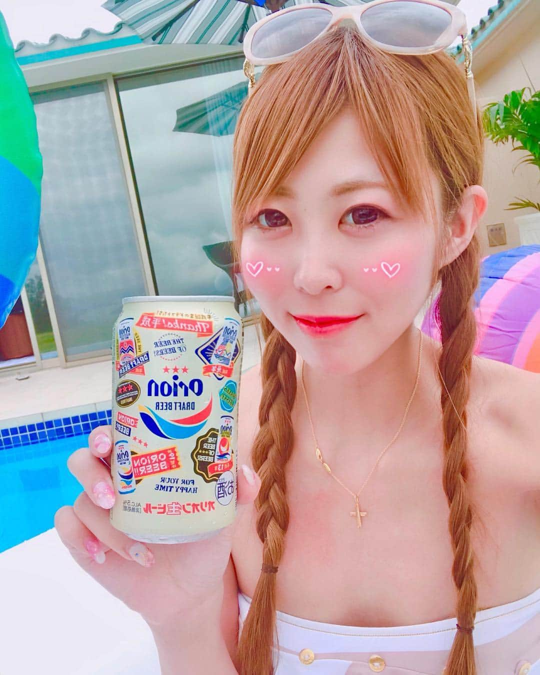 武田智恵のインスタグラム：「去年のデジャブ🤩🏝 #ユニコーン #去年よりデカい #オリオンビール #Thanks #平成 #沖縄 #飲み倒れ」