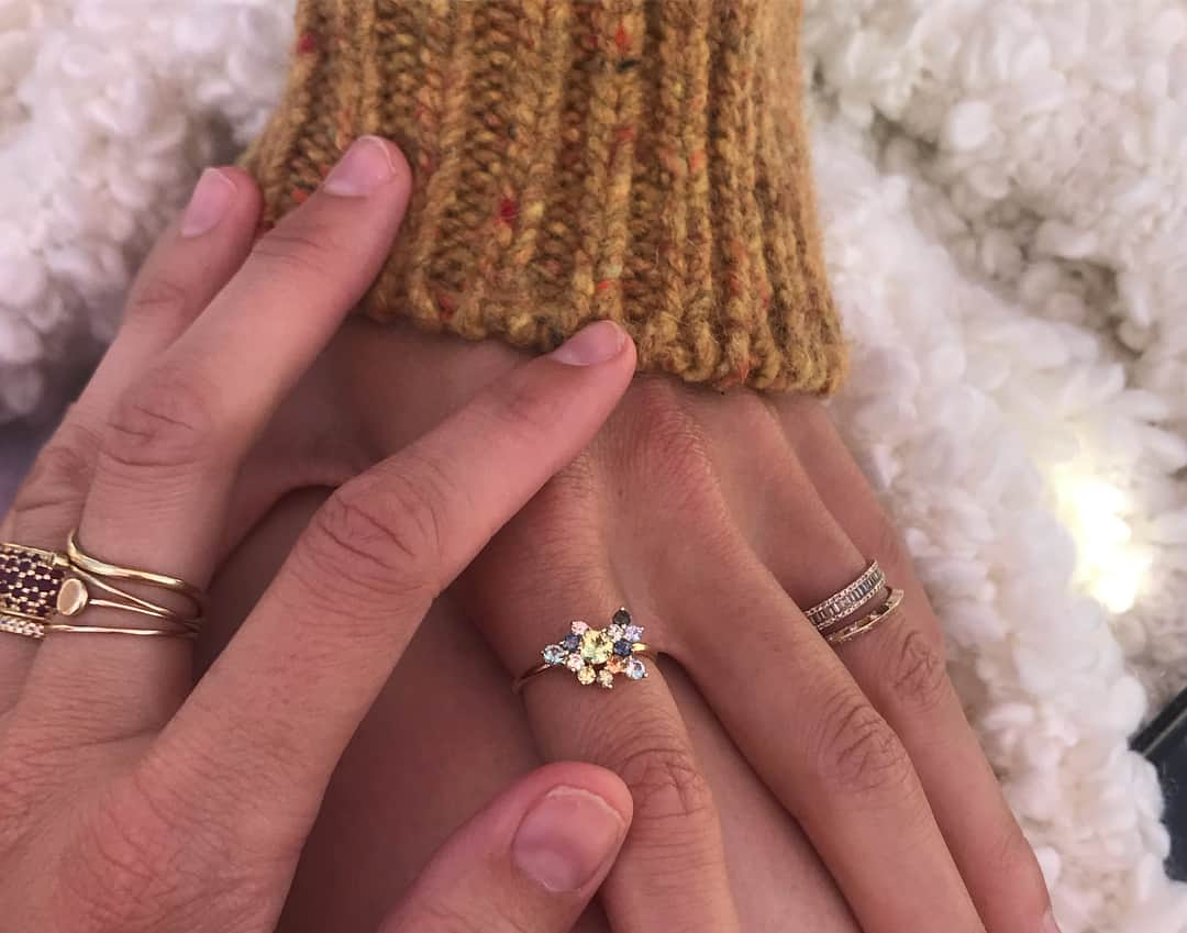 サラ・ライトさんのインスタグラム写真 - (サラ・ライトInstagram)「Snuggles with this babe talking about her incredible sustainable jewelry @bayouwithlove that she pours her heart and soul into - swipe to see the ring I can’t stop thinking about ..... 🤩🤩🤩🤩second pic looks like we are engaged 😂 @nikkireed」4月30日 9時29分 - swrightolsen