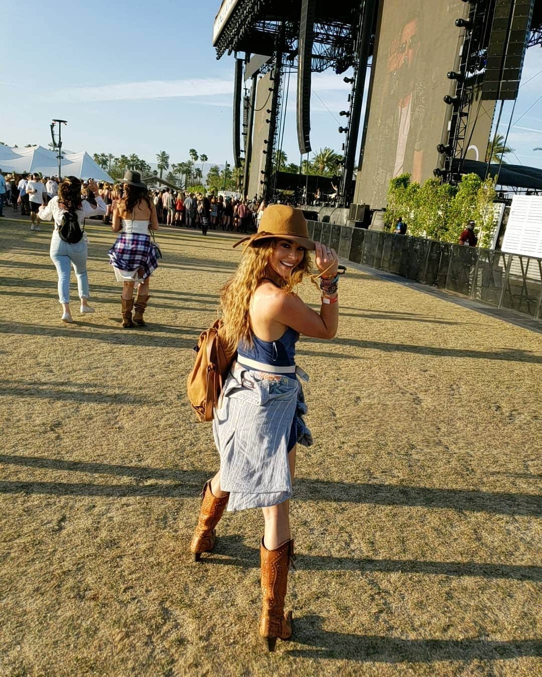 Nikki Leighさんのインスタグラム写真 - (Nikki LeighInstagram)「Cowgirl Attitude⚡👢💖 † 🤠Did you know? That I have gone to #Stagecoach every year since the first one?! 🙌」4月30日 9時38分 - missnikkileigh