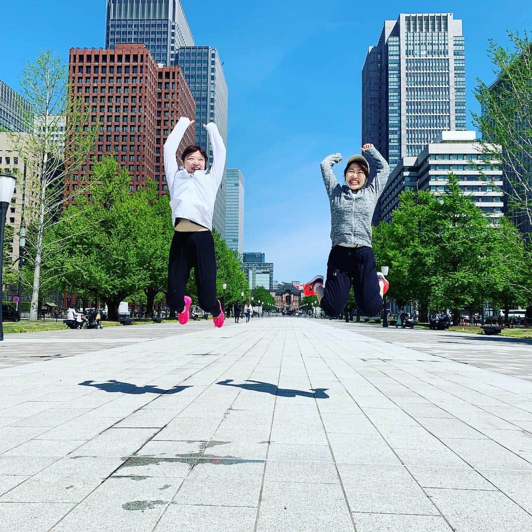 皇居ランナビのインスタグラム：「皇居観光ランニングツアー  東京駅前の行幸通り  おススメの写真スポットです😁  ご参加ありがとうございました✨  #皇居ランナビ #皇居ラン #ミズノで皇居ラン #ミズノで女子ラン #ランニング女子 #ランニング #ハシリマスタグラム #ランナ#皇居観光ランニング#workout #instagood #run #jog #fitness #tokyo #imperialpalace #japan #走るひと #走る人 #followme #おもてなし #おもてなしランナー #running #runningday #jogging #marathontraining」
