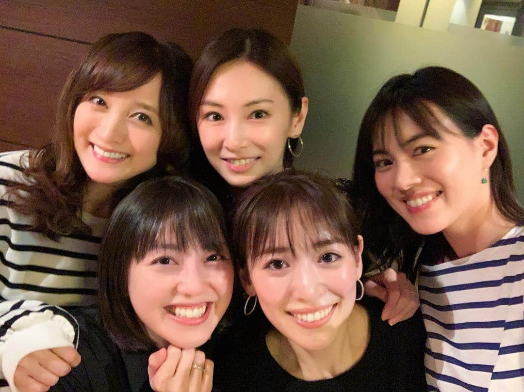 小松彩夏さんのインスタグラム写真 - (小松彩夏Instagram)「昨日は久しぶりに戦士5人が揃いました♡﻿ ﻿ 平成最後の肉の日（29日）に大好きなお肉をいただきました♡﻿ ﻿ ちょこちょこ個々で会ったりは﻿ してたけど5人揃ったのは久しぶり♪﻿ ﻿ やっぱりなんともいえない安心感。﻿ ﻿ 私たち、人生の半分以上一緒にいるねー！！﻿ ﻿ なんて笑って話してたけど、業界の友達というよりは、本当に幼馴染のような関係だと思います。﻿ ﻿ 戦士がこの5人で本当によかった。﻿ 写真いっぱい撮ったのに笑いすぎててほとんどブレてた(笑) ﻿ 時間が足りなかったので、また近々♡﻿ ﻿ ﻿ #戦士会 #戦士 #仲間 #戦友 #北川景子 #安座間美優 #沢井美優 #泉里香 #小松彩夏 #follow #instagood #502﻿﻿ #セーラームーン #セーラー戦士 #平成最後の #戦士会 #戦士の会 #安座間と #ボーダー #かぶり #わりと #かぶりがち #白衣の戦士 #も #よろしくね」4月30日 9時46分 - official_ayaka_502