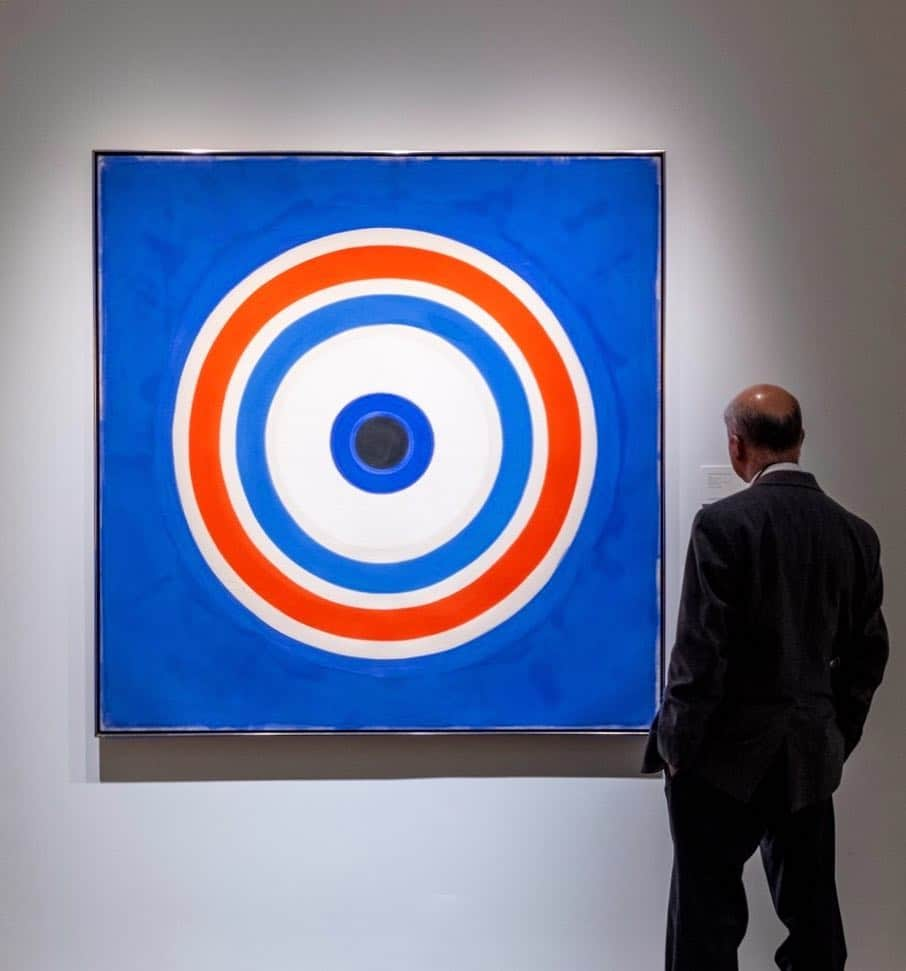 サザビーズさんのインスタグラム写真 - (サザビーズInstagram)「🎯 An important example from Kenneth Noland’s breakthrough ‘Target’ series, ‘Blue (Target)’ from 1960 demonstrates the artist’s mastery of form and color, which he established from the very beginning of his career. In 1958, Noland began creating images featuring concentric rings using his soak-stain technique – a method first employed and made famous by his peer, Helen Frankenthaler. The circle became a signature shape of his innovative work, allowing Noland to explore the visual and emotive effects of color, and experiment with the palette, scale, size, and saturation of his bands. ‘Blue (Target)’ is on offer from the esteemed collection of Blema & H. Arnold Steinberg, which features the most important assemblage of Color Field pictures ever to appear at auction. Come visit this work in our public exhibitions of Contemporary Art, opening in our newly expanded and re-imagined galleries in #NYC this Friday, 3 May. #Sothebys#Contemporary #SothebysBreakingGround #KennethNoland #Noland」4月30日 9時39分 - sothebys