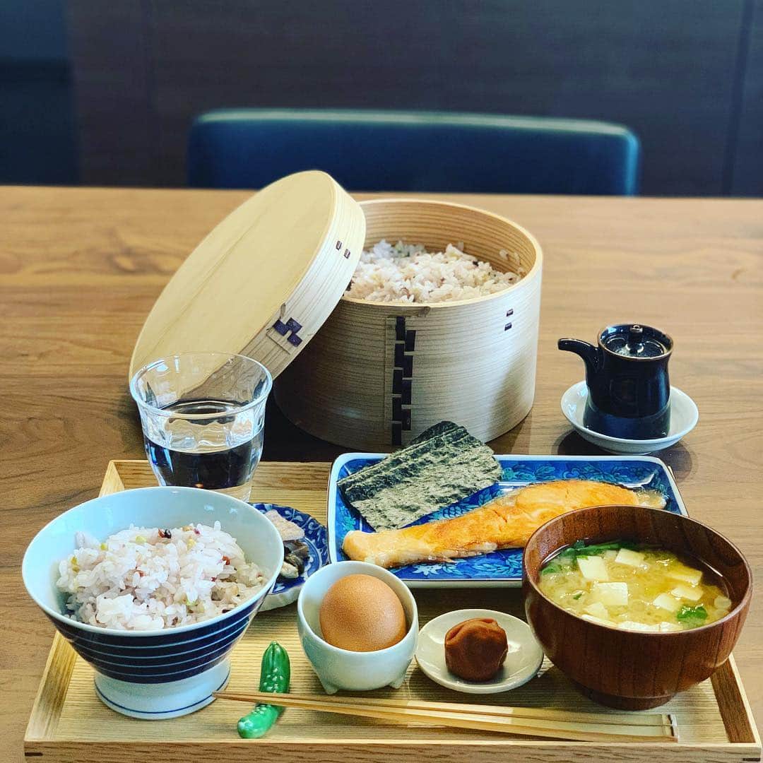 のインスタグラム：「朝ごはん しっかり食べよう！ #十六雑穀米 #ベストアメニティ  #平成最後の朝ごはん #いただきます @fukahoritei  @yuzuriha_club_official  @yuzurihakonoha  @yuzuriha_yamaga」