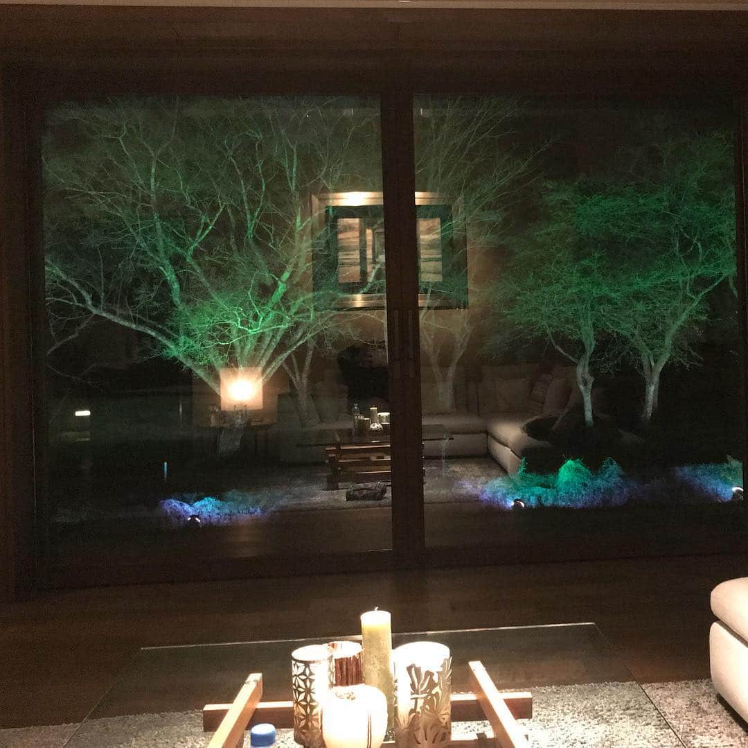 前田典子さんのインスタグラム写真 - (前田典子Instagram)「@footokyo_official  の #リラックスウェア を持ってきました #上質な #スビンコットン  #肌触りが気持ちいい この上にロングカーディガンを羽織って 夜はグリーンにライトアップされたお庭とその先に広がるゴルフ場を眺めながら 暖炉と床暖房でポカポカ、 ゴロゴロしながらおしゃべり😊 #軽井沢 #別荘 素敵なH邸✨」4月30日 9時57分 - maenorichang