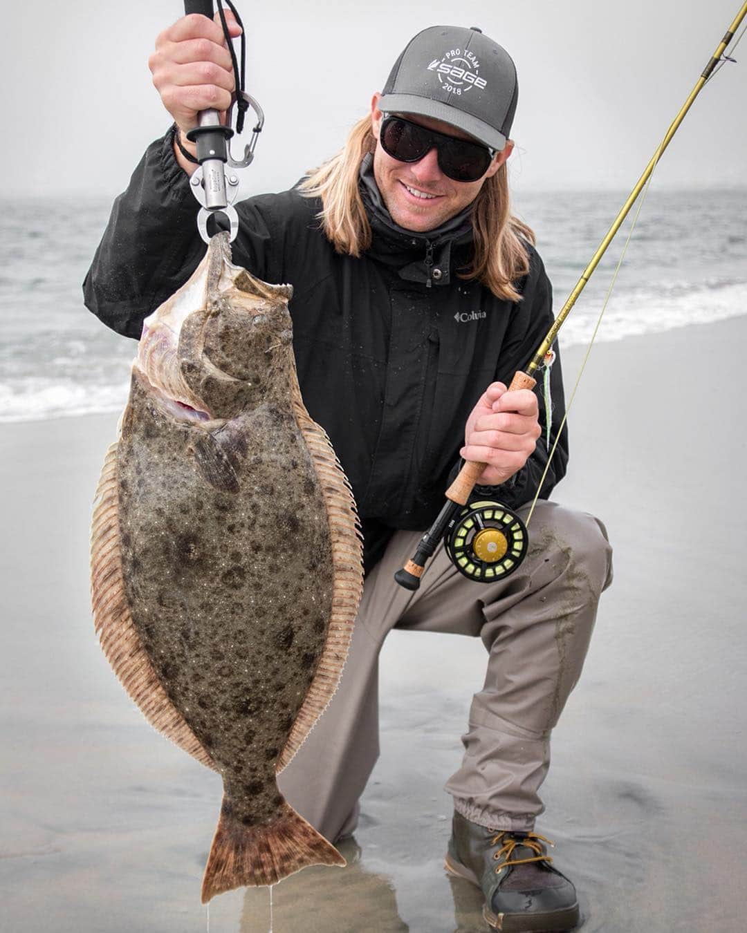 Electric_Fishingさんのインスタグラム写真 - (Electric_FishingInstagram)「How epic is this?  @seth.blackamore with a beautiful halibut on the fly.  #ElectricSunglasses #PolarizedSunglasses #StyleThatPerforms #ElectricFishing #flyfishing」4月30日 10時01分 - electric_fishing