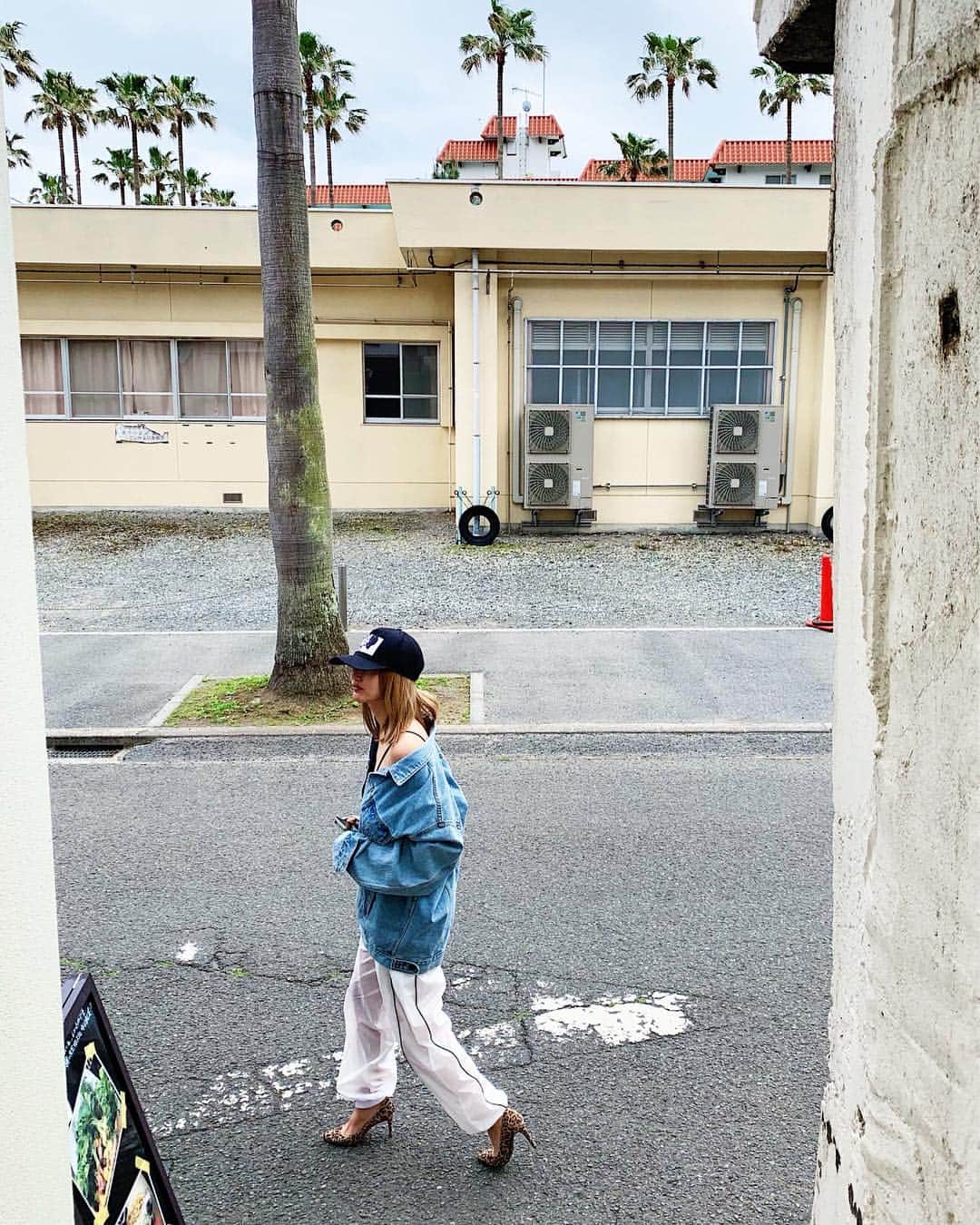 川上愛さんのインスタグラム写真 - (川上愛Instagram)「﻿ ﻿ なんだかここ最近雨ばっかりだなー☔️﻿ ﻿ 雨の匂いや音は好きだけど﻿ 遠くへおでかけするときは晴れてほしいよね🌻﻿ ﻿」4月30日 10時13分 - manakawakami