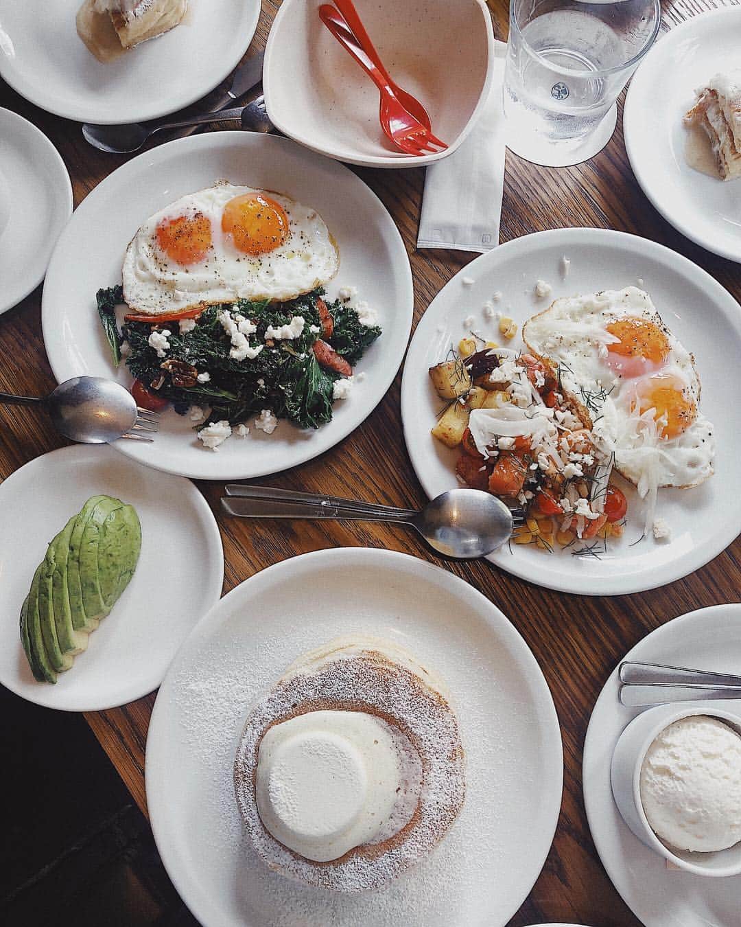翁安芸さんのインスタグラム写真 - (翁安芸Instagram)「Power breakfast with lovely friends🍳🥞✨ #latergram #breakfast #daikanyama #ivyplace」4月30日 10時22分 - akinyc