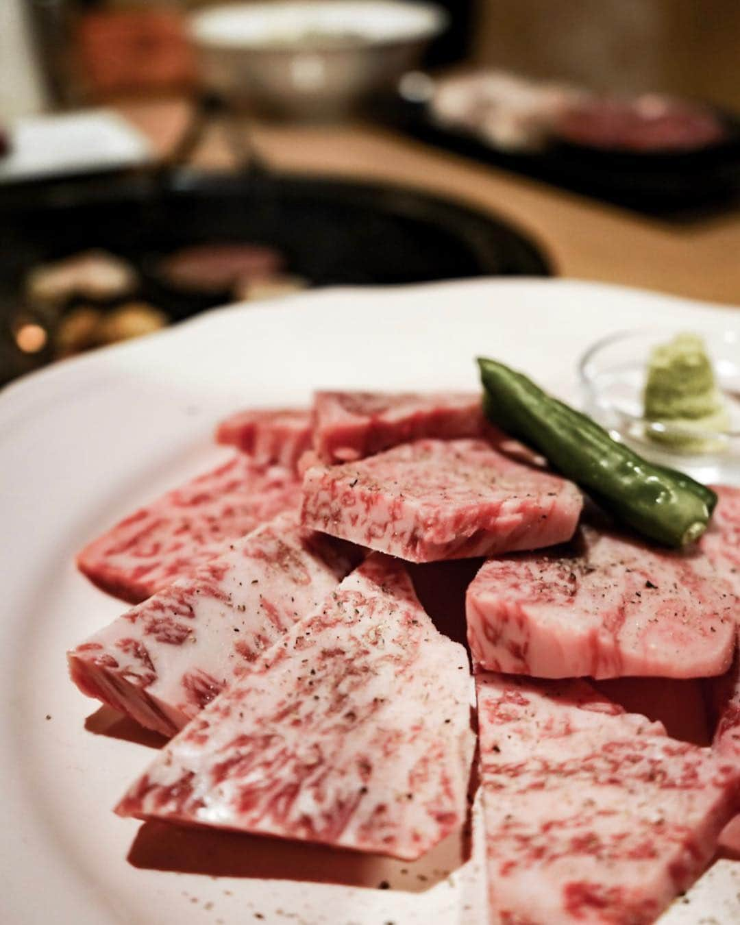 島野ミキさんのインスタグラム写真 - (島野ミキInstagram)「・ ・ 📍 焼肉勉強  @yakiniku_benkei "A5ランク黒毛和牛"のとろける極上ステーキ肉と 厚切り牛タンがたまらなく美味しかったです。 冗談抜きで今まで食べた牛タンの中で一番美味しかった。 店長さんも感じの良いお店で また行きたいと思えるそんなお店でした😌✨ ・ ・ #三郷焼肉 #焼肉勉強 #記念日デート #三郷グルメ #吉川焼肉 #埼玉焼肉 #三郷デート #ららぽーと新三郷 #pr #コラボベース#肉#肉食女子#牛タン#Life #乾杯#ビール#飲み会#飲み#女子会#食レポ#グルメ旅#グルメ巡り#グルメ好き#family#ステーキ#🥩#焼肉#焼肉大好き#黒毛和牛」4月30日 10時27分 - miki_shimano